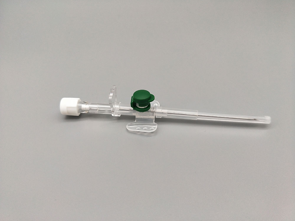 IV catheter with injection port