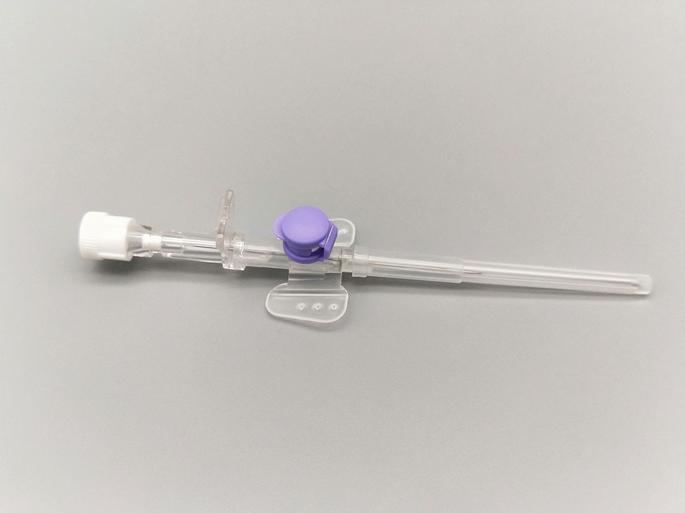 IV catheter with injection port