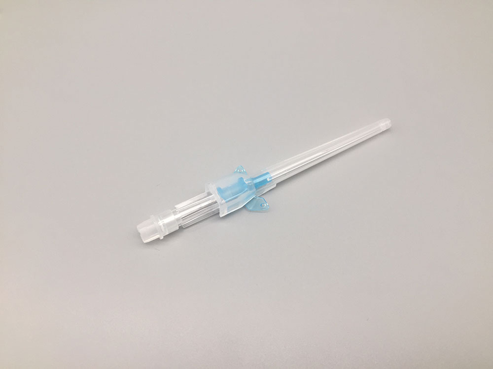 IV catheter with small wings