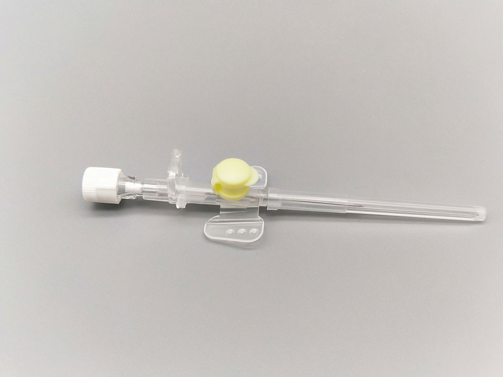 IV catheter with injection port